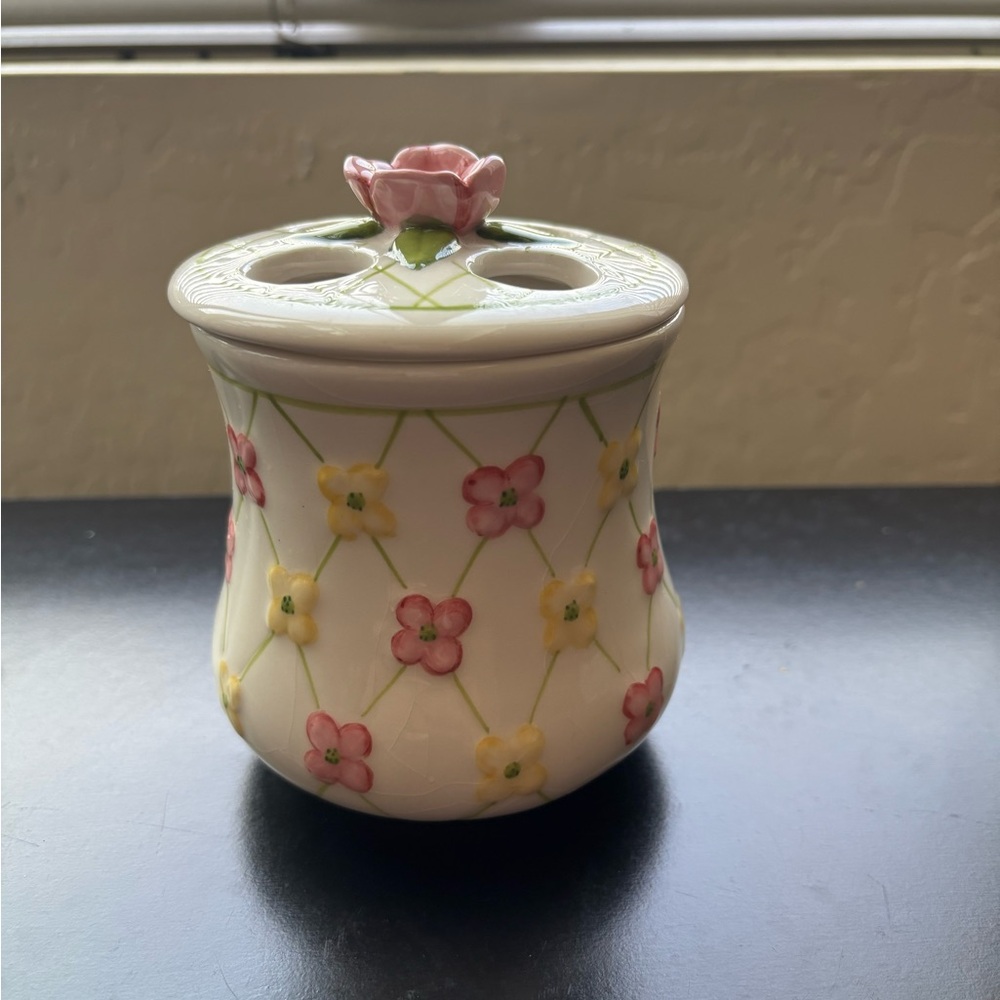 Longaberger Dogwood bathroom toothbrush set